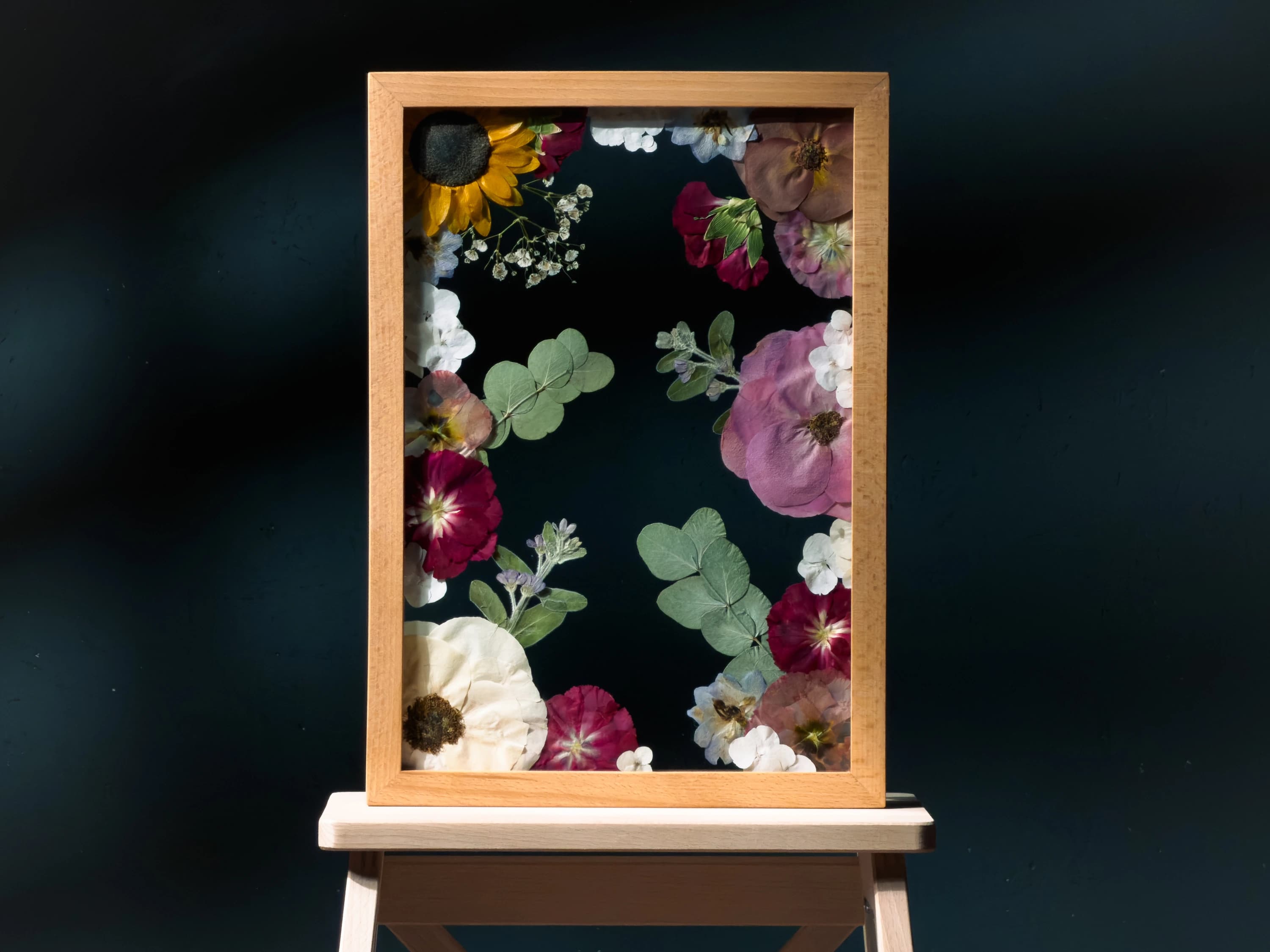 Ramka z prasowanymi kwiatami